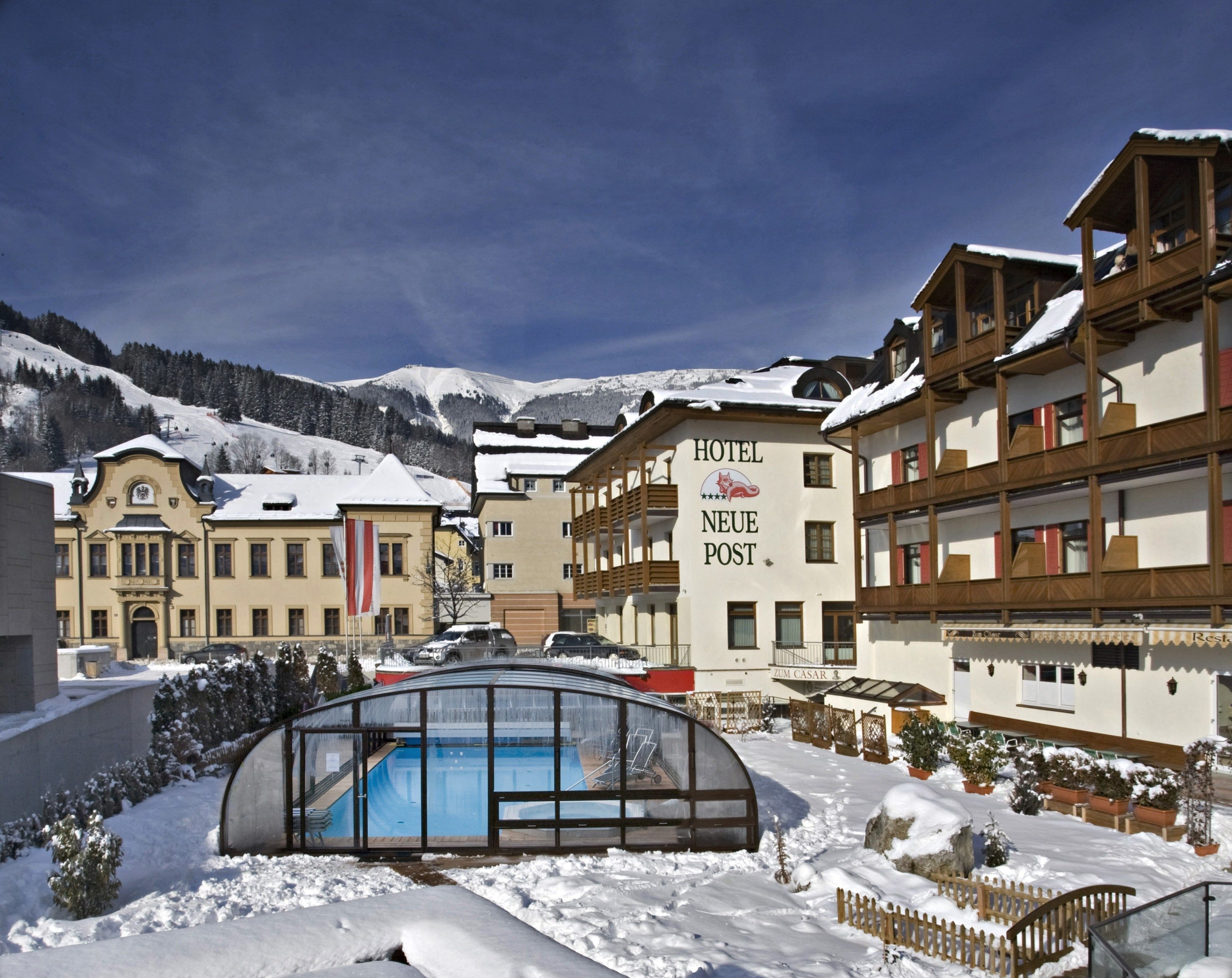 Upside Down Town Hotel Neue Post