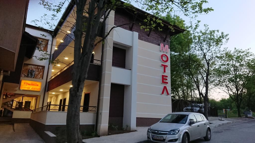 МОТЕЛ ПРИЯТЕЛИ (Motel Priyateli - Complex Friends)