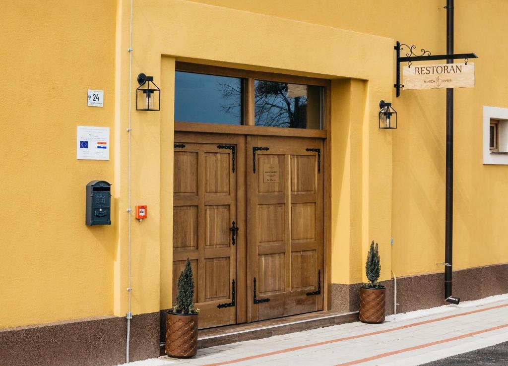 Mihića dvori