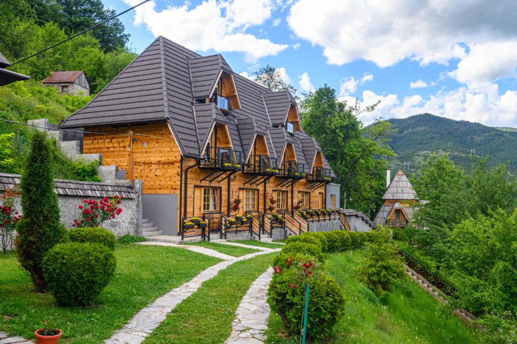 Neva sobe sa pogledom na planine (Neva Rooms with Mountain View)