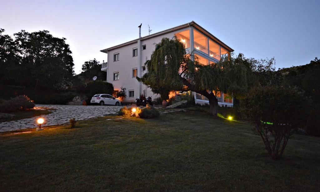 Guesthouse Vissinokipos - Biker Friendly Hotel